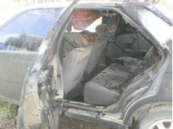 Le incendiaron el auto a un periodista en el Chaco