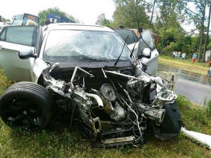 El futbolista Iturbe destruyó su camioneta en un choque, resultó ileso