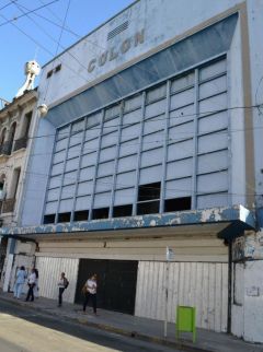 Requiem para el Cine Colón: su edificio es demolido para hacer locales