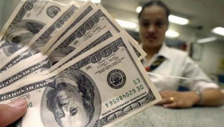 El dólar no da tregua: el oficial rozó los 7 pesos
