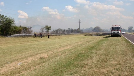 Ruta 12: incendio rural extinguido por bomberos