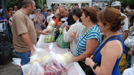 Frutas Para Todos desembarcó en la plaza Vera