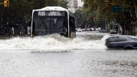Evaucados, inundaciones y cortes de energía por intenso temporal en Buenos Aires