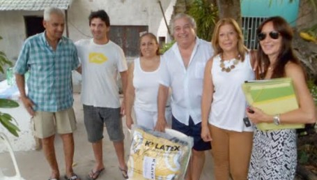 Legisladora de Proyecto Corrientes entregó camisetas a equipo de veteranos