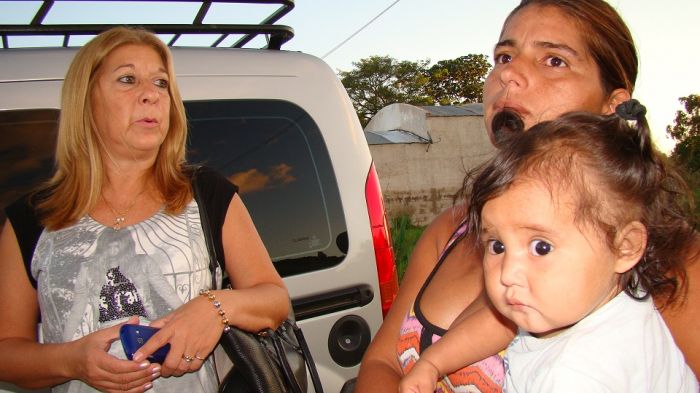 Acción Solidaria de Proyecto Corrientes: Any Bestard asistió a familia inundada