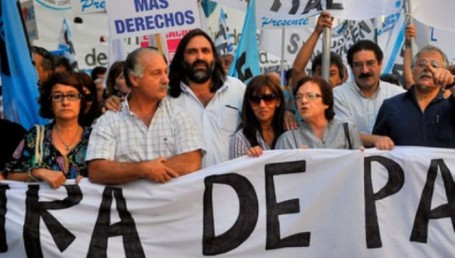 Con 14 días de paro, piden a docentes de Buenos Aires que cumplan medida judicial
