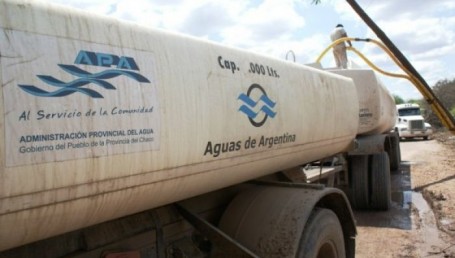 Transporte de agua en el Chaco: investigan a una empresa de parientes de Capitanich