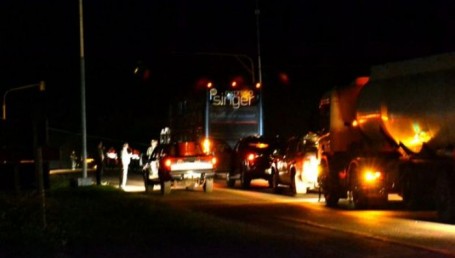 Virasoro a oscuras: los vecinos marchan con linternas y podrían cortar la Ruta 14