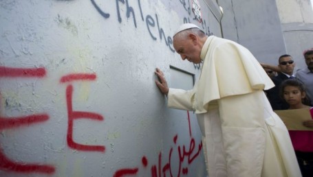 El Papa invitó a Israel y Palestina a hablar en "su casa" por la paz