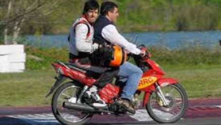 Buscan prohibir la venta de nafta a motociclistas sin cascos 