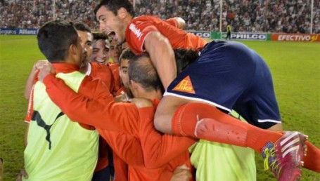 Independiente mantiene la esperanza con un épico triunfo
