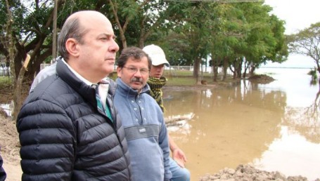Canteros recorre zonas inundadas "para llegar hasta donde la gente necesite apoyo"