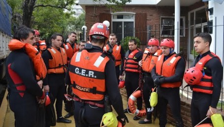 Ejercicios de rescate en el río del cuerpo de élite GER