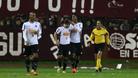 Lanús cayó ante el Mineiro de Ronaldinho 