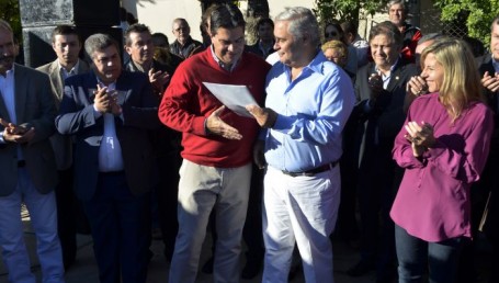 Ríos recibe a Capitanich para la firma de convenios 
