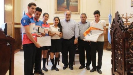 Colombi recibió a alumnos distinguidos en Tecnópolis