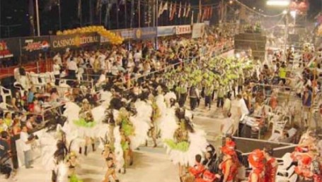 Corrientes se viste de Carnaval, saludando al Chamame