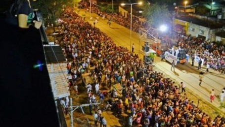 Más de 20 mil personas en la tercera noche de Carnavales Barriales