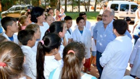 Juan Pujol: el Gobernador entregó viviendas y anunció mas obras
