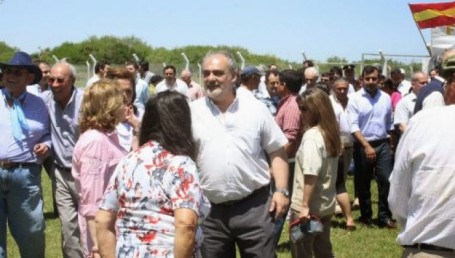 El Gobernador Ricardo Colombi visita Paso de la Patria