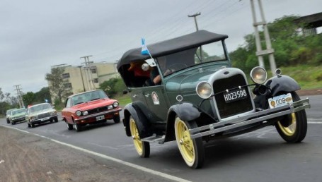 Travesía de autos antiguos de Corrientes a Termas de Río Hondo