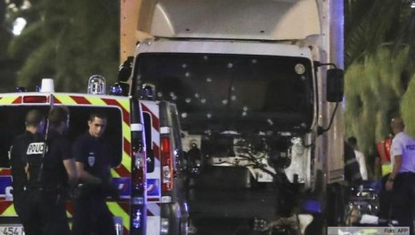 Al menos 84 muertos por un atentado en Niza