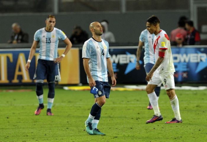 Argentina no pudo mantener la ventaja y empató con Perú