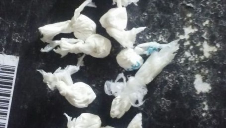 San Cayetano: intentó ingresar cocaína escondida en la ropa de su beba