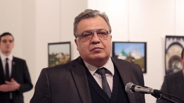 Turquía: El embajador ruso fue asesinado en una exposición de arte