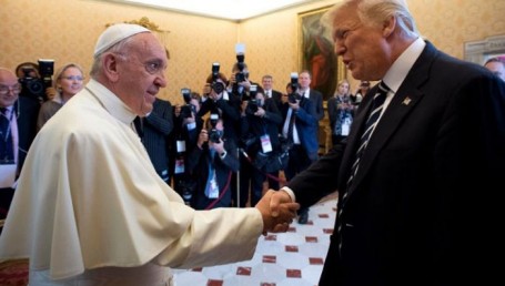 Francisco y Trump coincidieron en "buscar la paz mundial"
