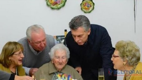 Macri visitó a Juana, una bisabuela de 104 años
