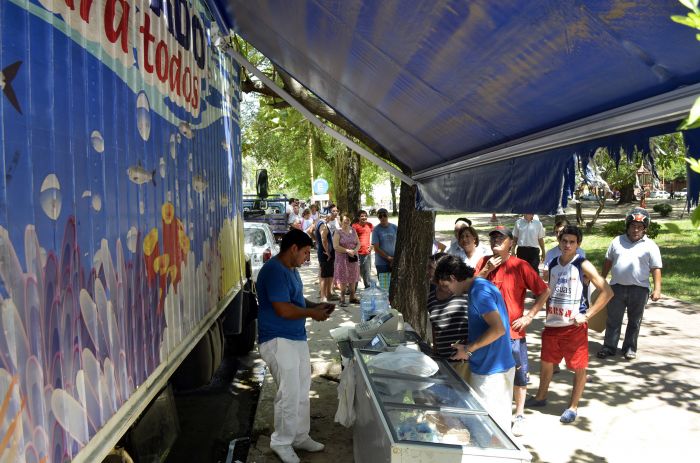 Camiones con frutas y pescados se suman a los Mercados Populares
