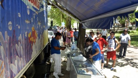 Camiones con frutas y pescados se suman a los Mercados Populares