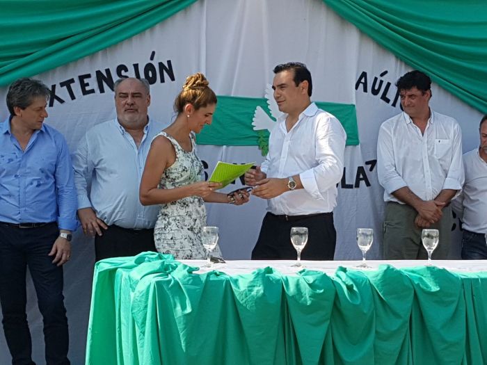 Colombi encabezó la inauguración de dos escuelas secundarias en Ituzaingó