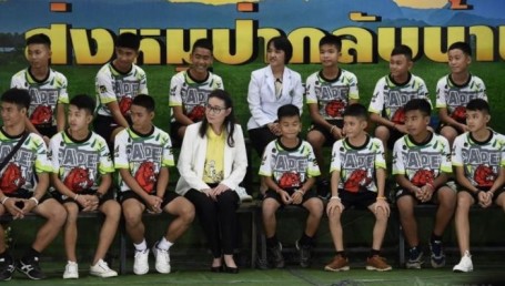 Dan de alta a los 12 niños atrapados en cueva de Tailandia