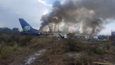 Cayó un avión de Aeroméxico con unos 100 pasajeros a bordo