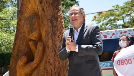 En el Día Nacional del Donante de Sangre, Tassano inauguró una escultura en la Costanera Sur