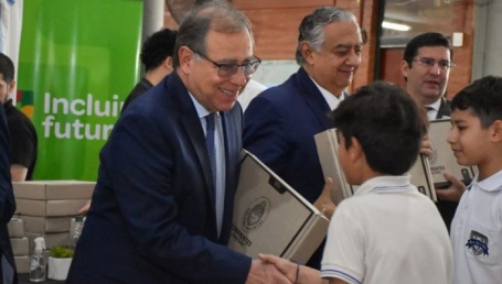 Tassano acompañó a Valdés en la entrega de netbooks en el colegio Eloy Ortega
